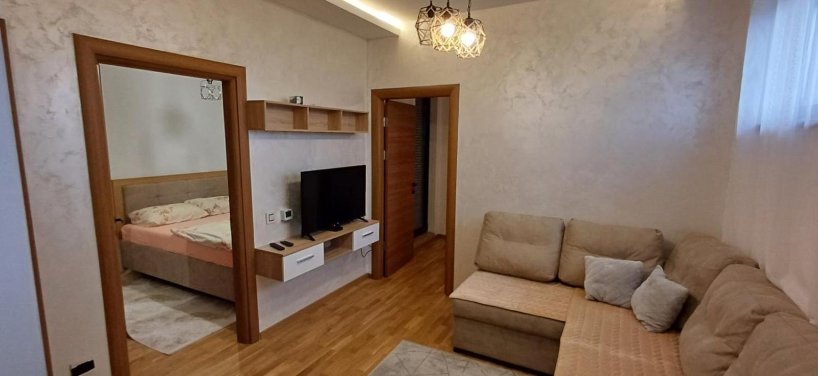 S&m Apartment *